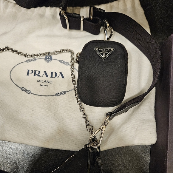 Authentic Prada Re-Edition 2005 Shoulder/Crossbody Bag - Picture 6 of 13
